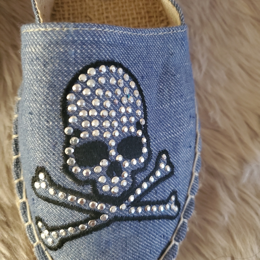 Shoes - Picture 2 of 6